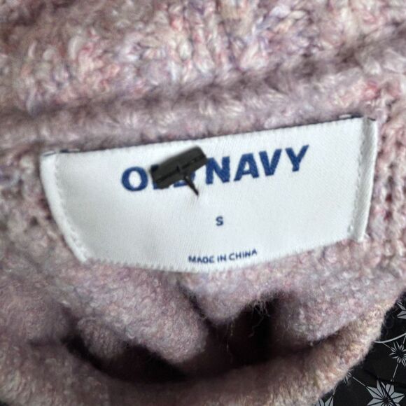 Old Navy Women's Cotton Candy Bubblegum Chunky Cozy Fuzzy-Knit Oversized Sweater - Picture 5 of 6